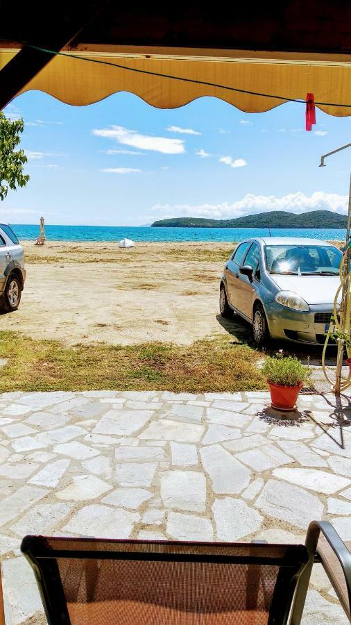 Retro Beach House Néa Péramos Kültér fotó